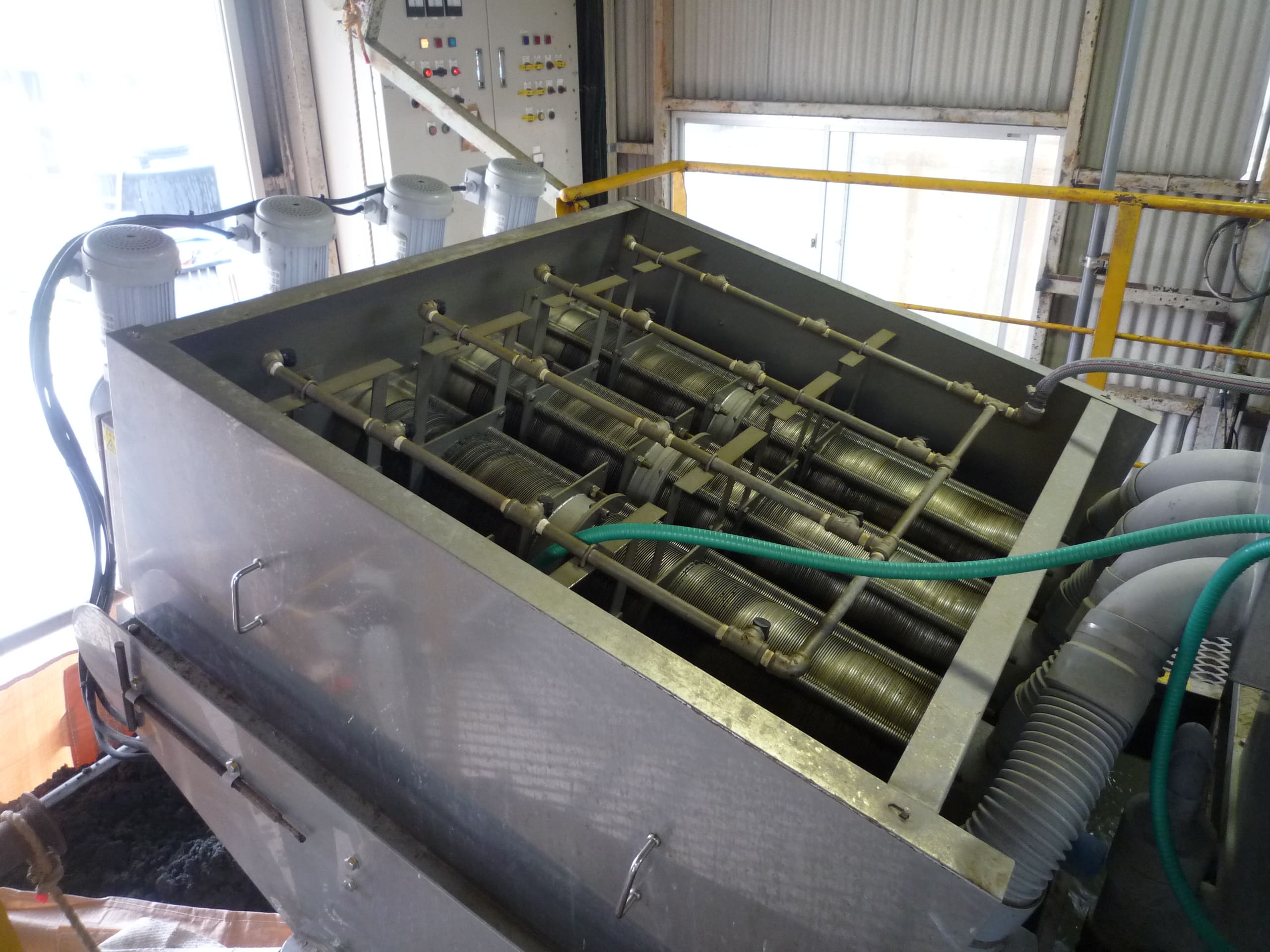 汚泥脱水機